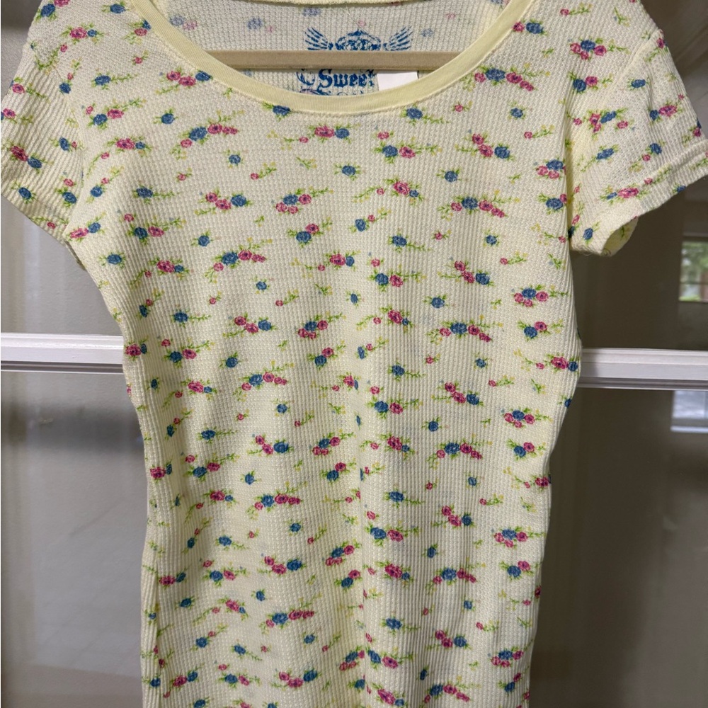 Floral Print Women's Top - pale yellow